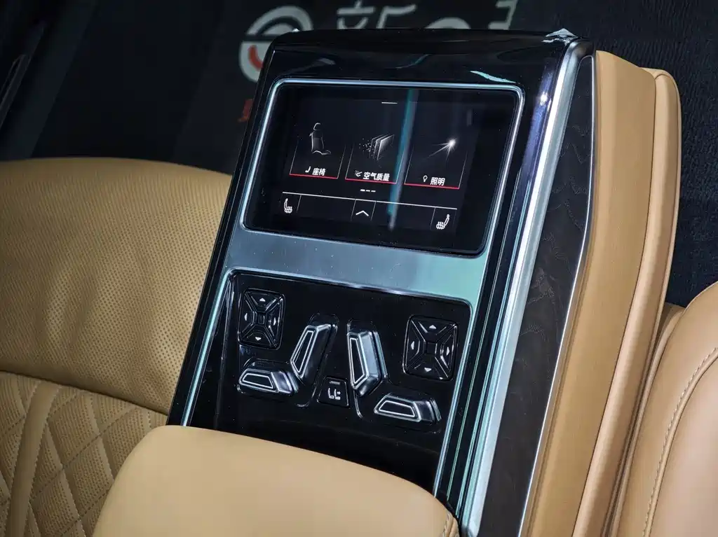 Audi A8 2023 — фото 13