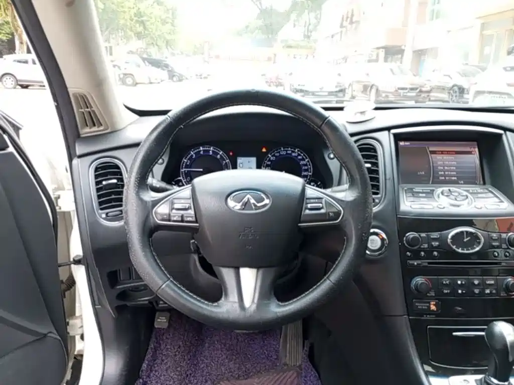 Infiniti QX50 2015 — фото 11
