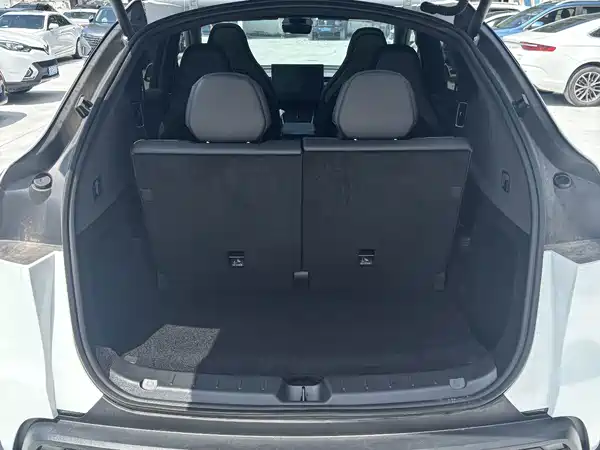 Tesla Model Y L 2026
