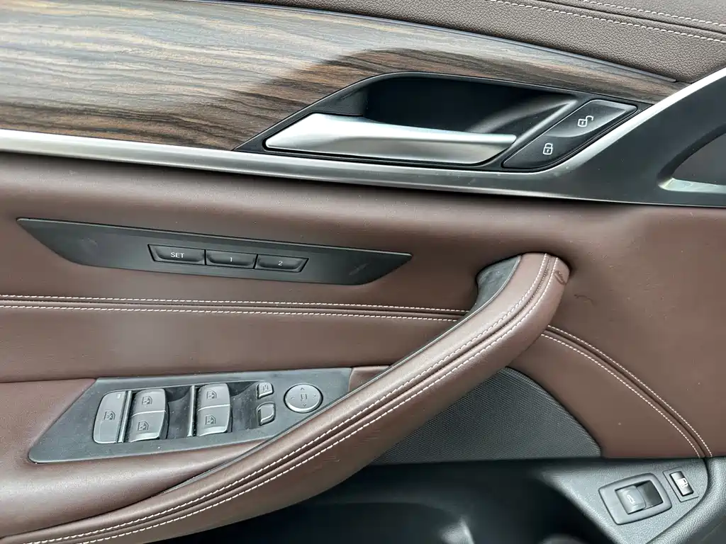 BMW 5 Series New Energy 2020 — фото 6
