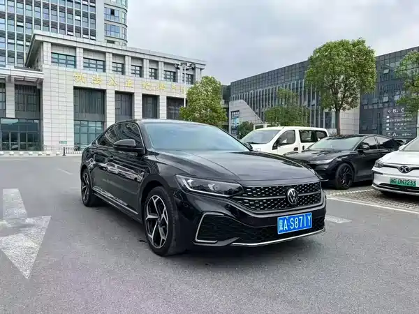 Volkswagen Passat 2023