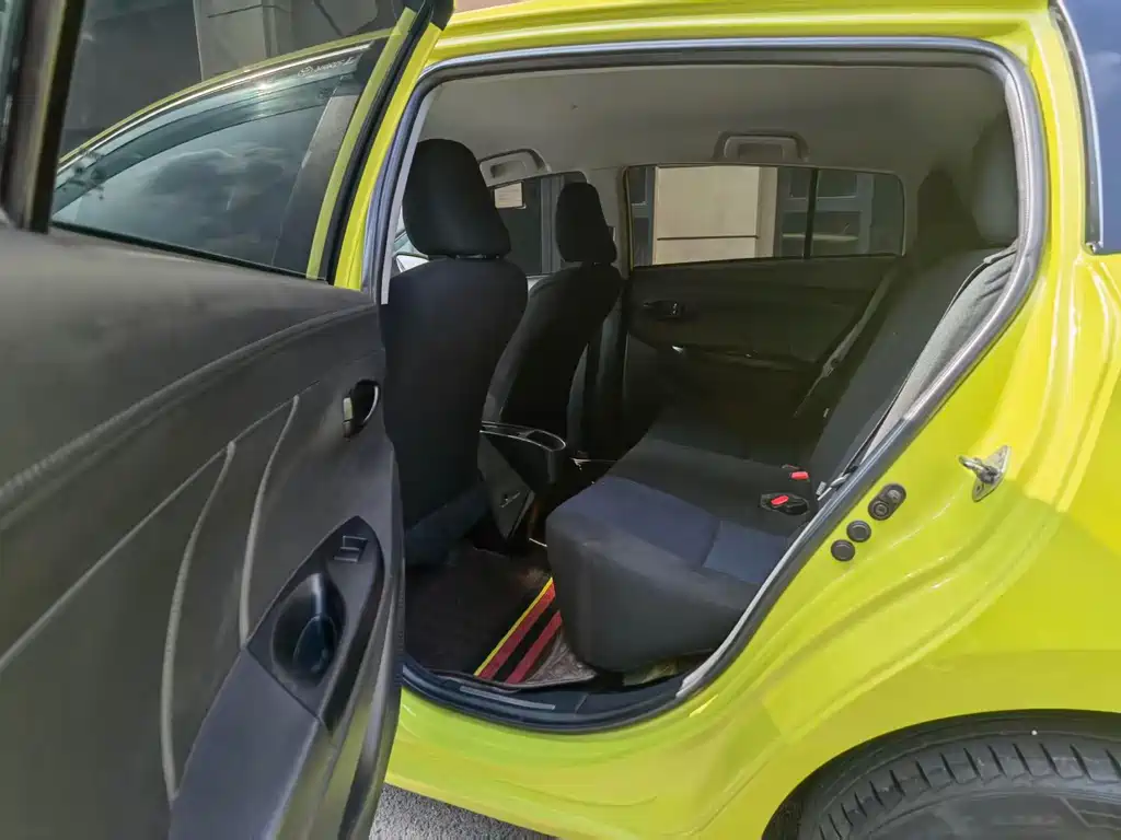 Toyota Yaris L 2019 — фото 16