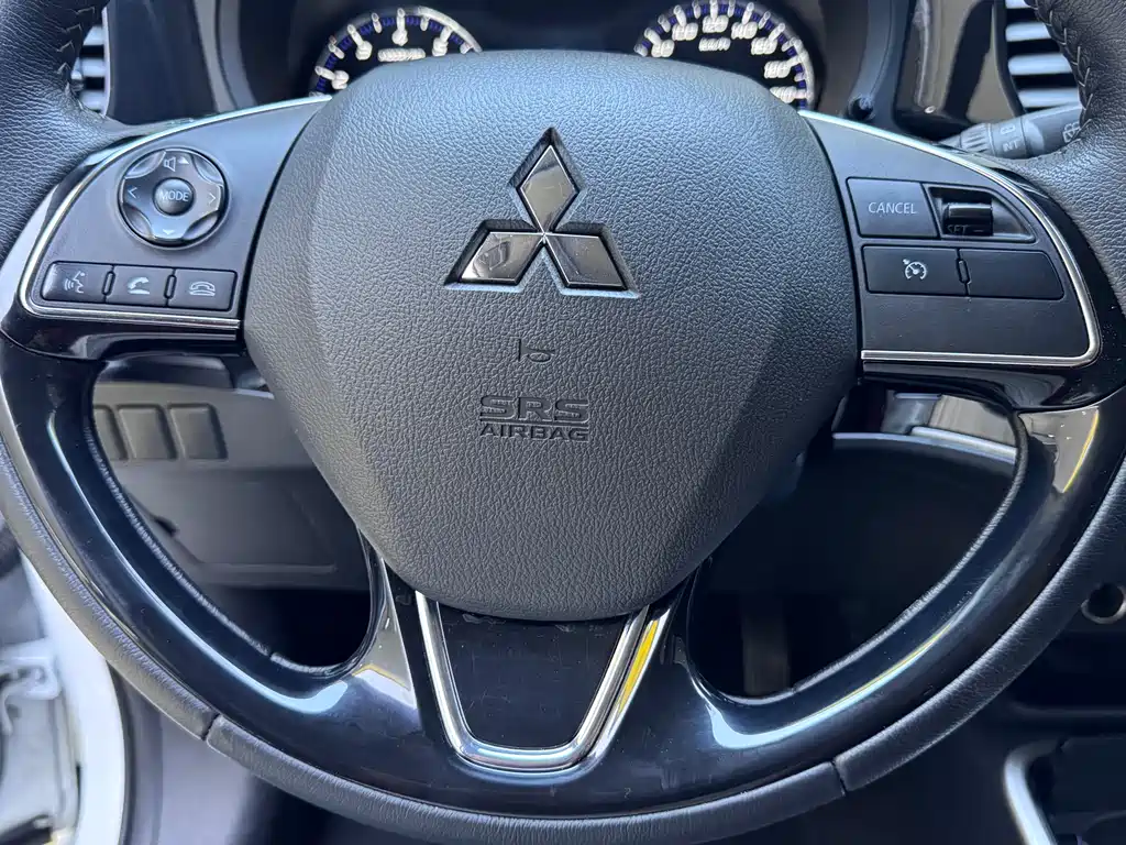 Mitsubishi Outlander 2021 — фото 11