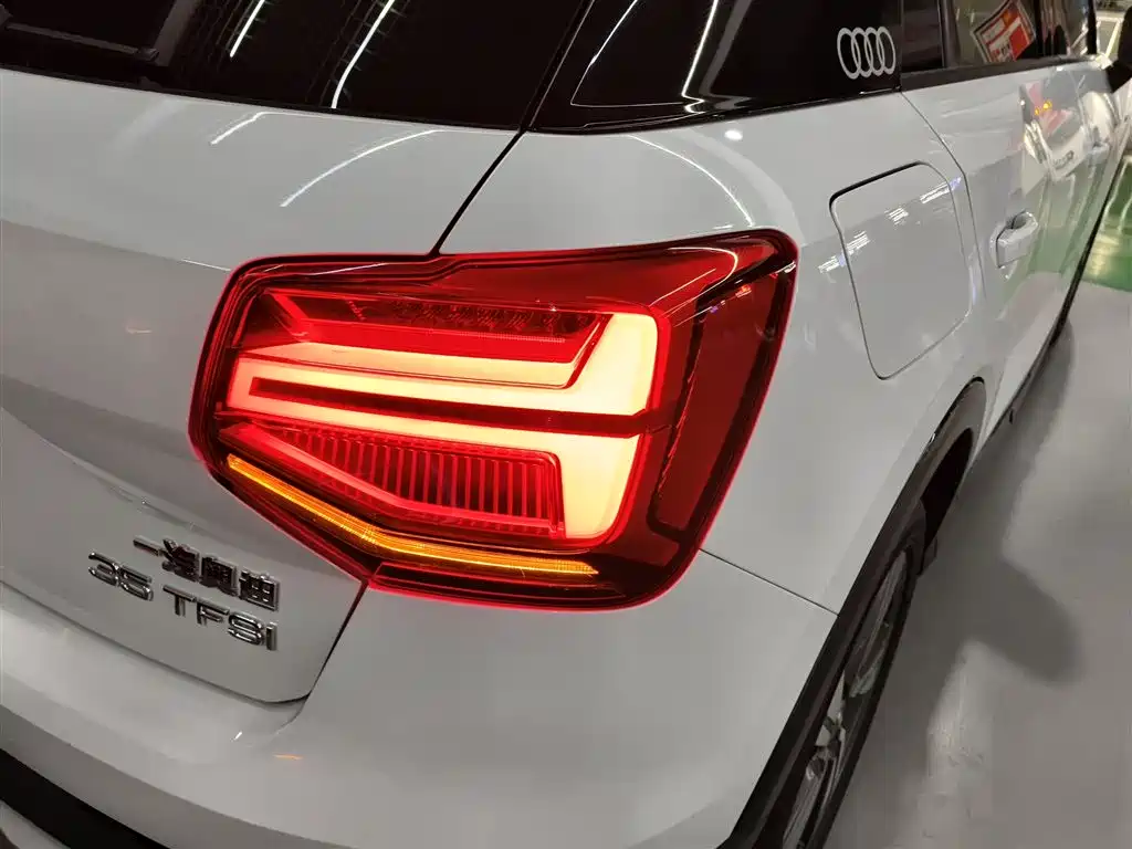Audi Q2L 2021 — фото 8