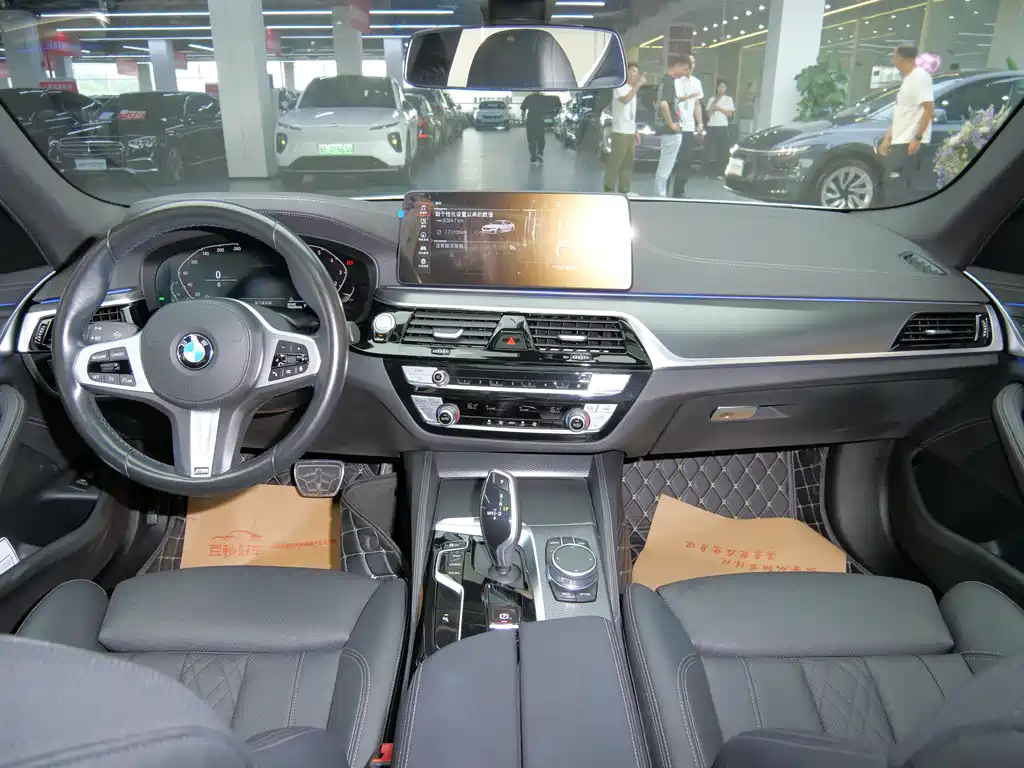 BMW 5 Series 2021 — фото 13