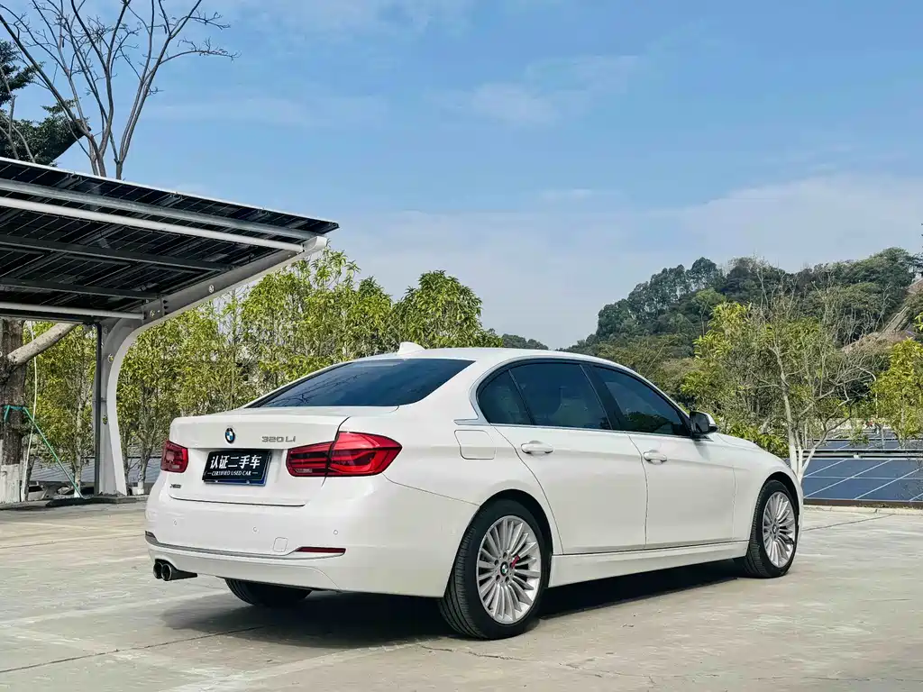 BMW 3 Series 2018 — фото 17