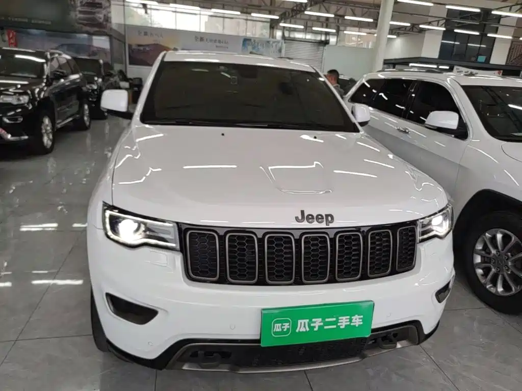Jeep Grand Cherokee 2017 — фото 3