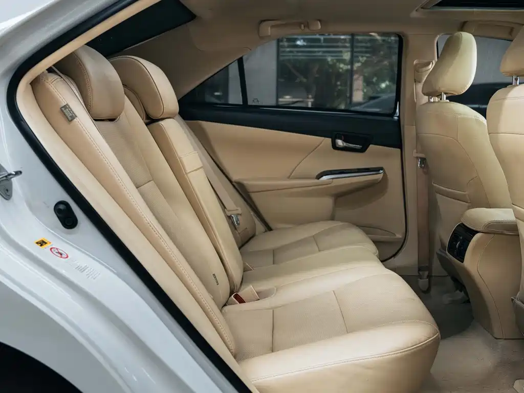 Toyota Camry 2016 — фото 12