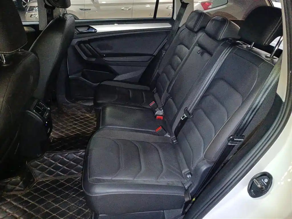 Volkswagen Tiguan L 2020 — фото 20