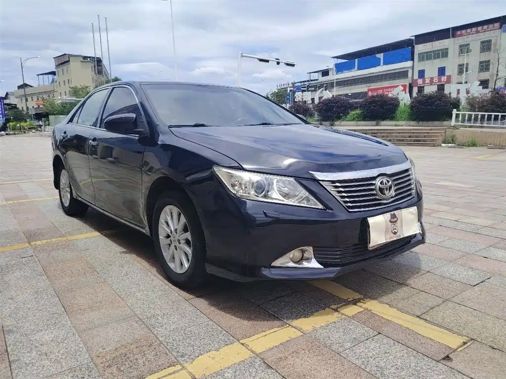 Toyota Camry 2013 — фото 2