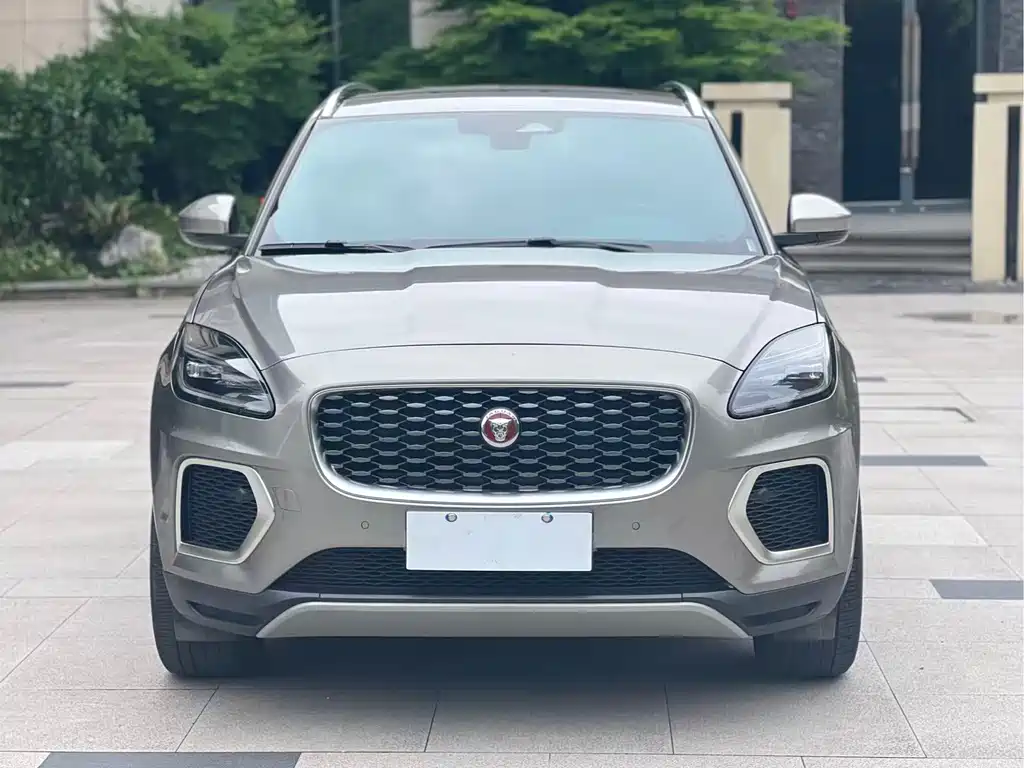 Jaguar E-PACE 2023 — фото 2