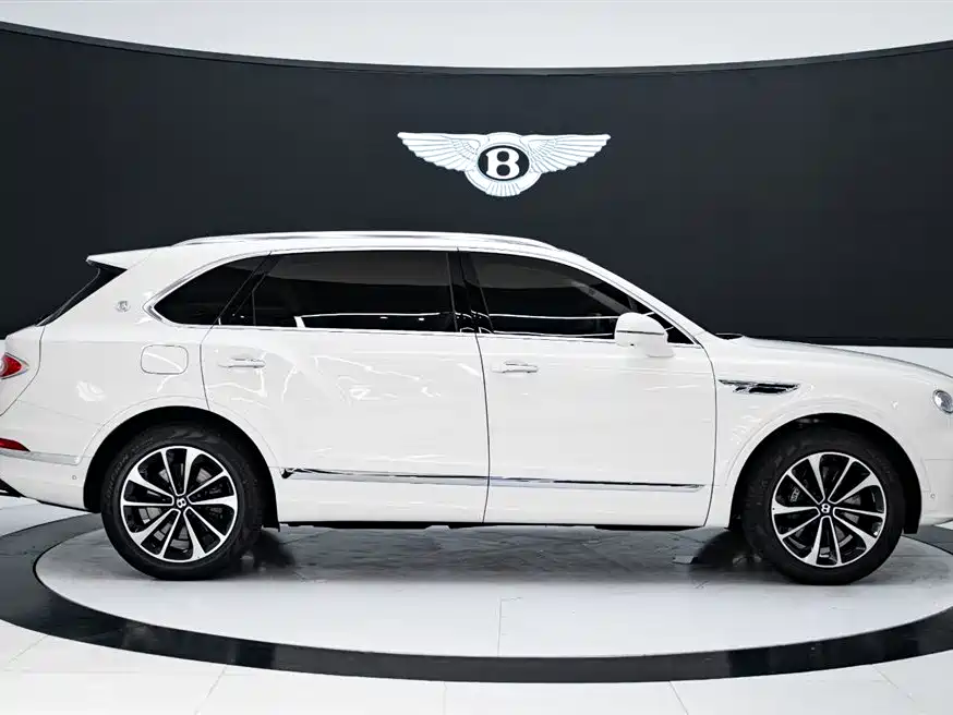Bentley Bentayga 2025 — фото 8