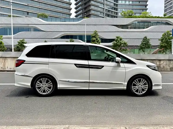 Honda Elysion 2016