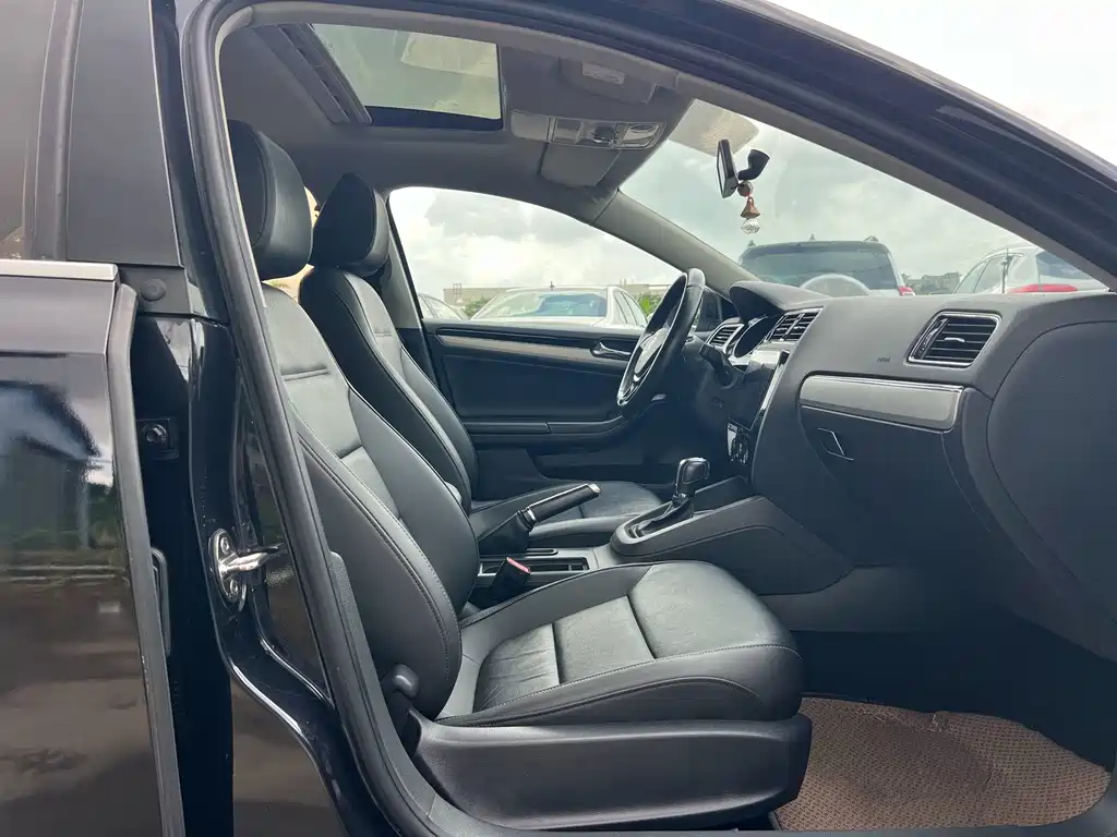 Volkswagen Sagitar 2018
