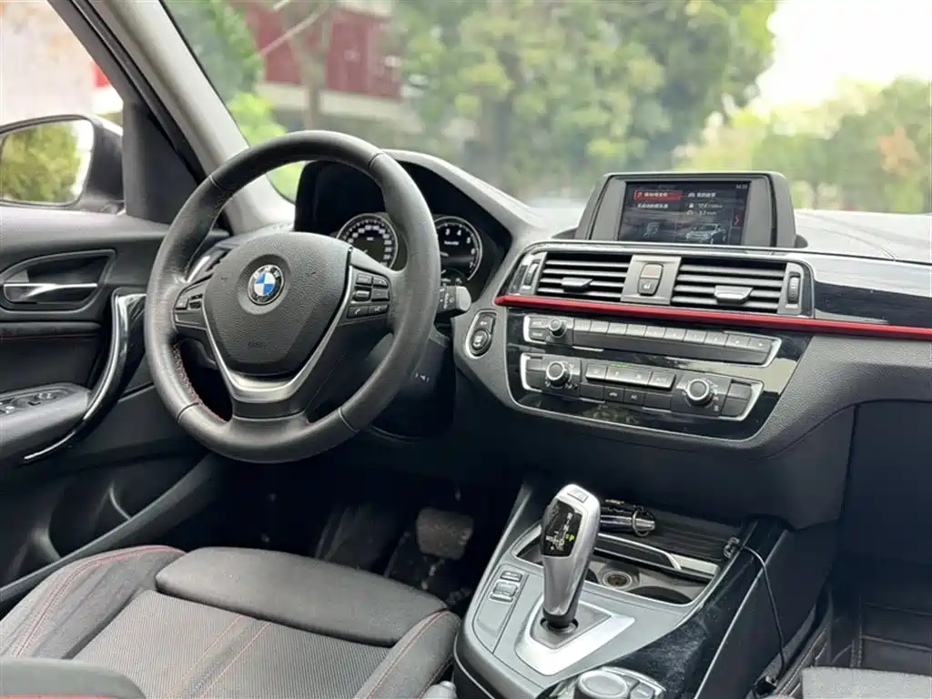 BMW 1 Series 2019 — фото 15