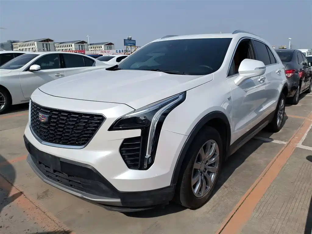 Cadillac XT4 2022 — фото 2