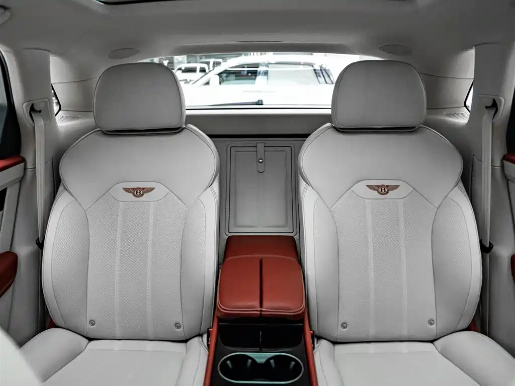 Bentley Bentayga 2025 — фото 14