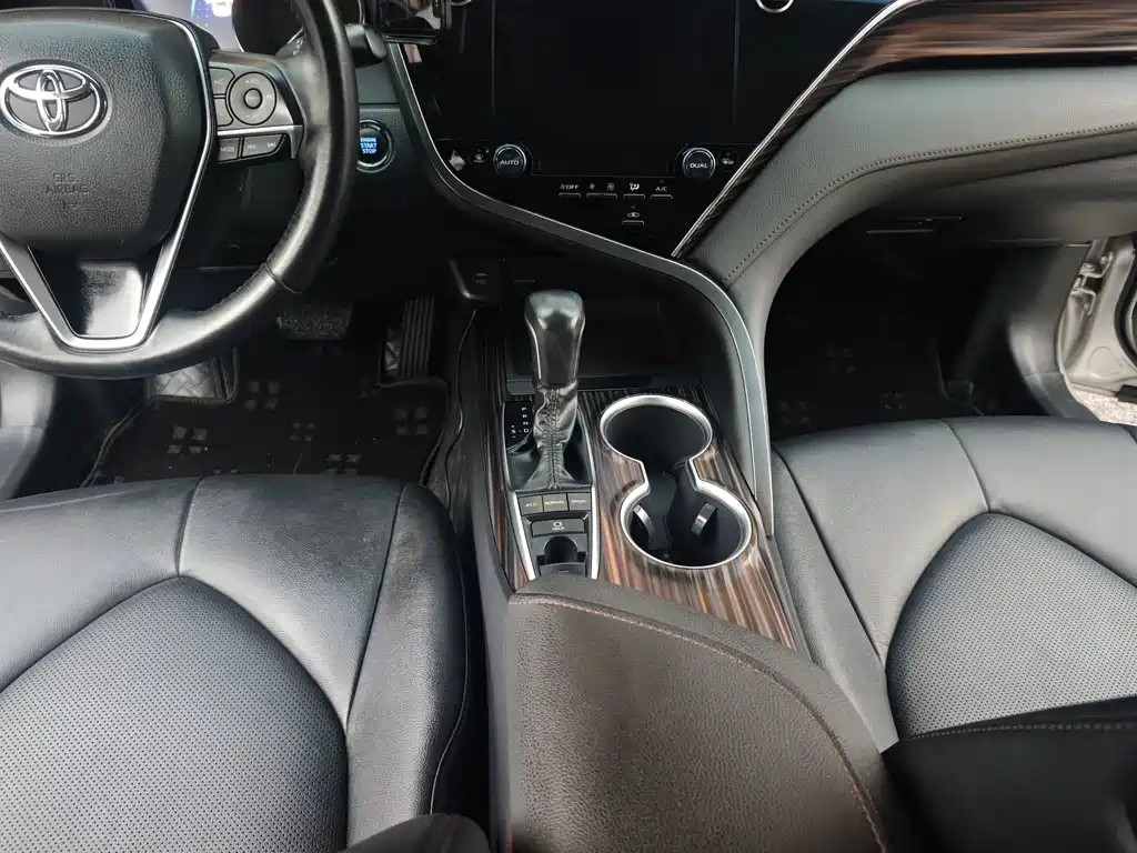 Toyota Camry 2020 — фото 14
