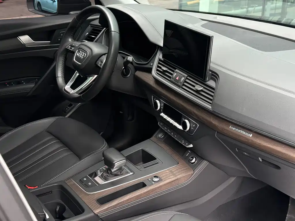 Audi Q5L 2023 — фото 17