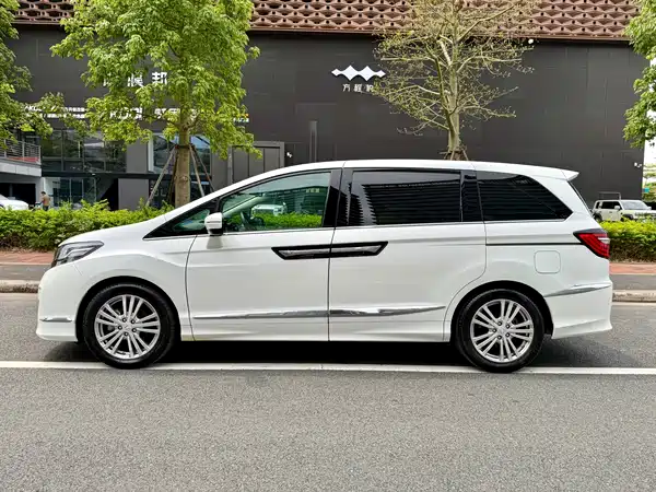 Honda Elysion 2016