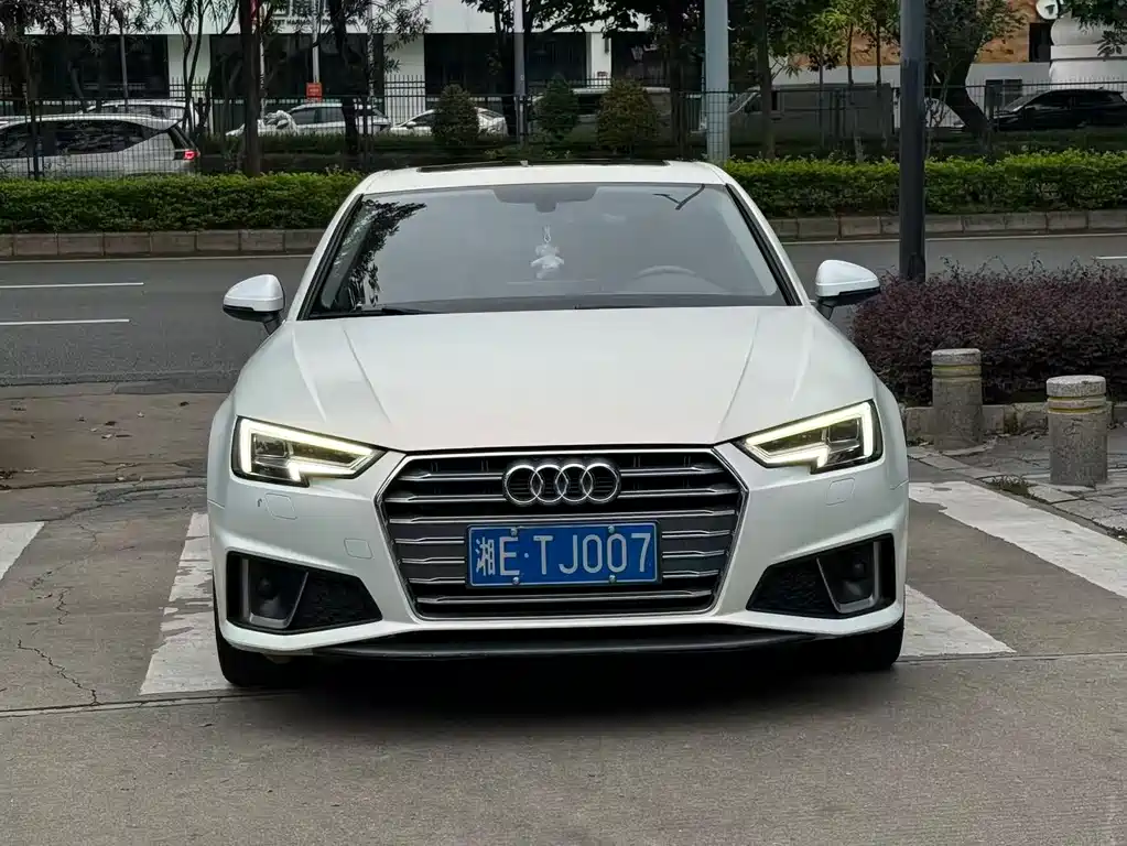 Audi A4L 2019 — фото 2