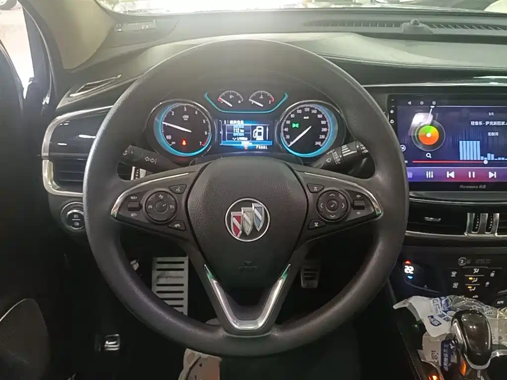 Buick Envision Plus 2017 — фото 11