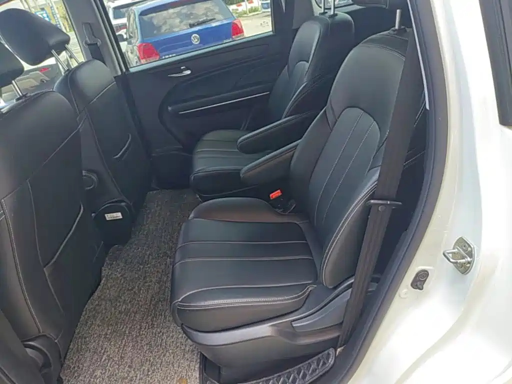 GAC Motor Trumpchi M6 2020 — фото 17