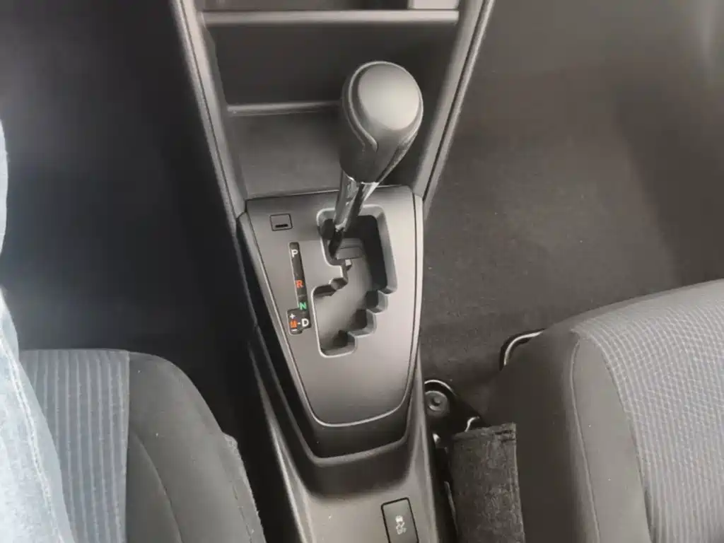 Toyota Yaris L 2019 — фото 14