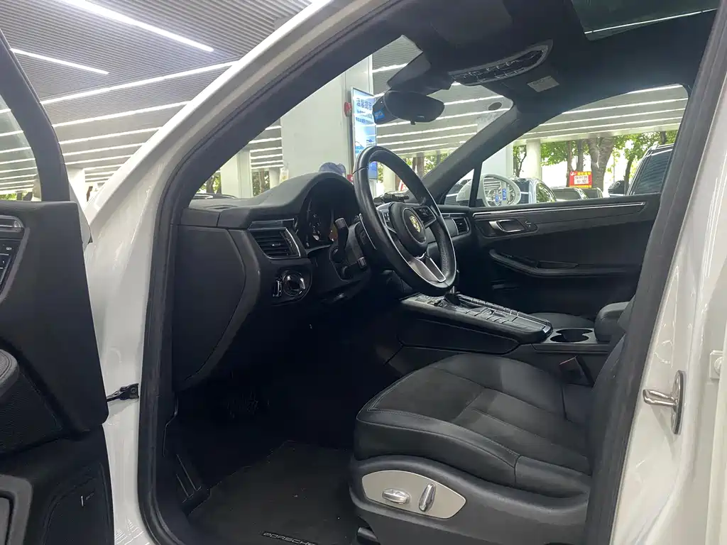 Porsche Macan 2016 — фото 11