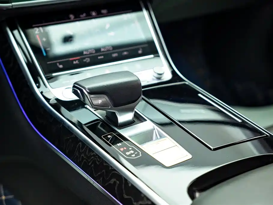 Audi A8 2019 — фото 12