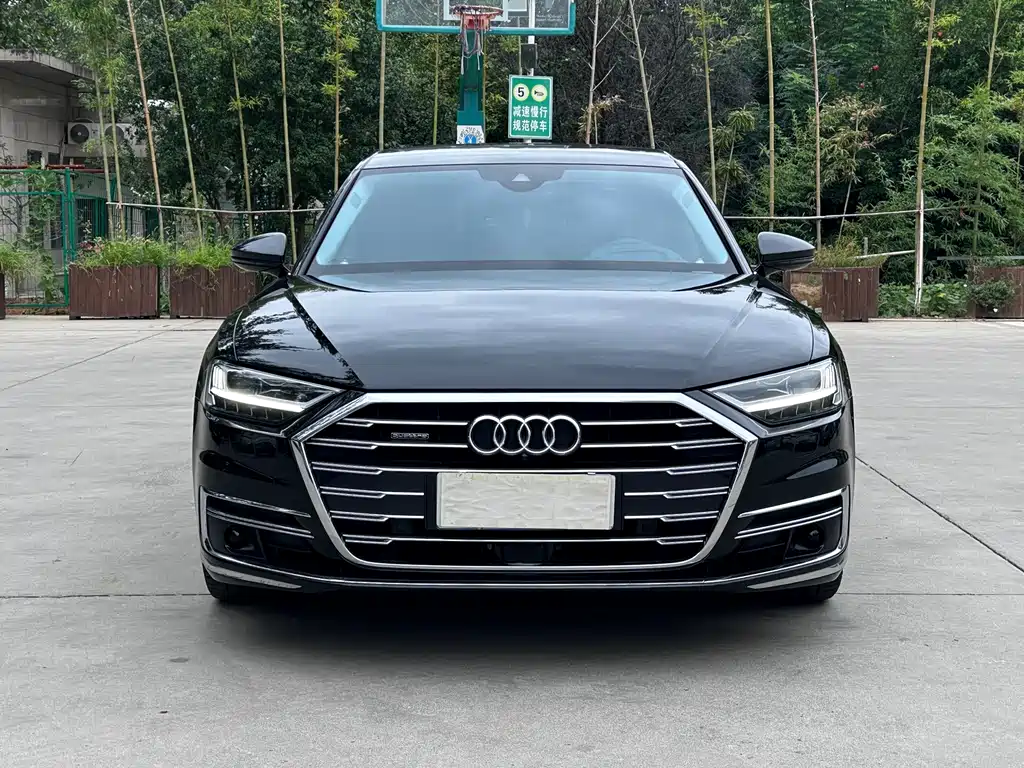Audi A8 2022 — фото 2