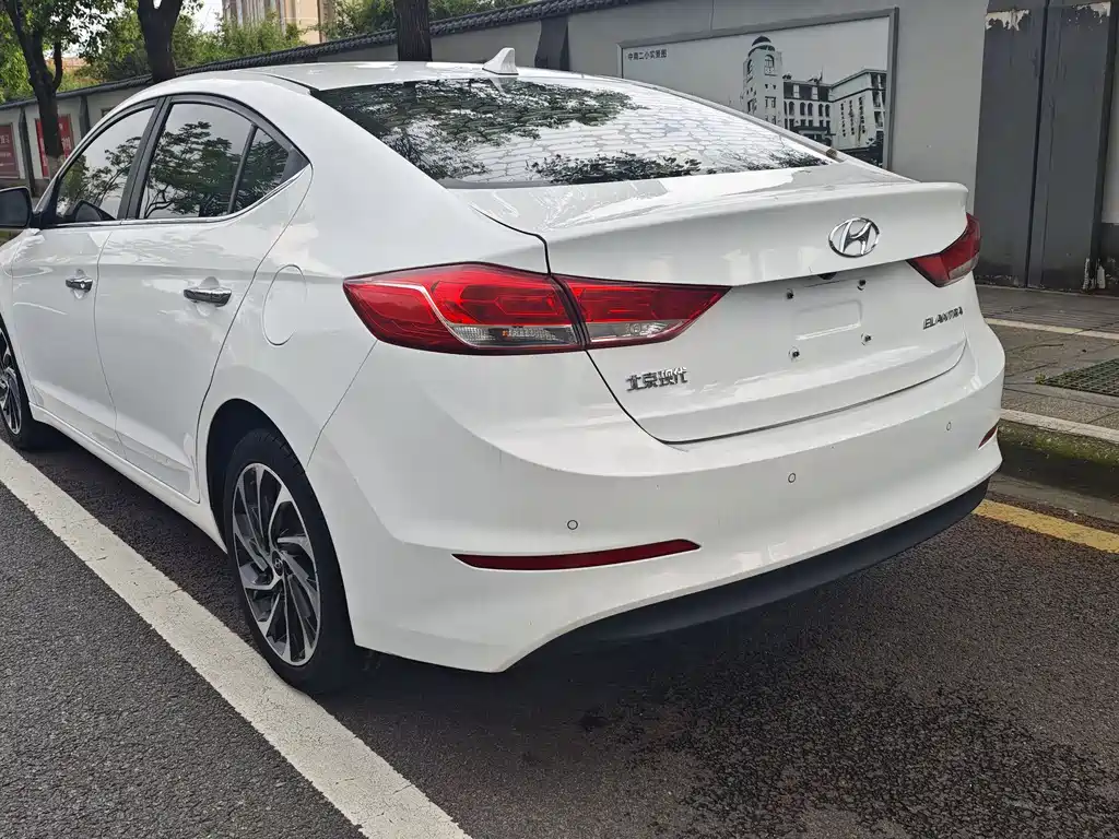 Hyundai Elantra 2020 — фото 6
