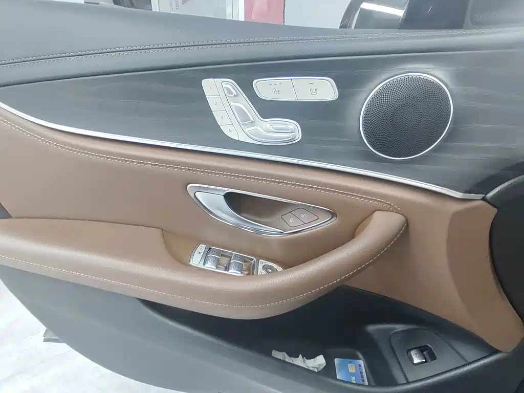 Mercedes-Benz E-Class 2023 — фото 9