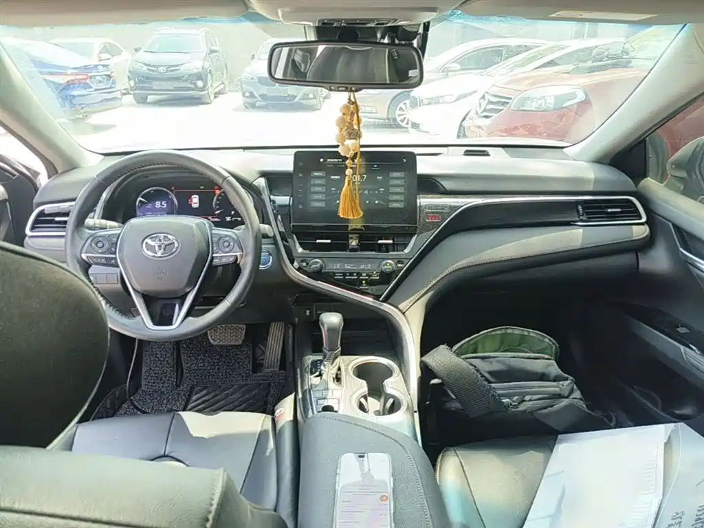 Toyota Camry 2022 — фото 10