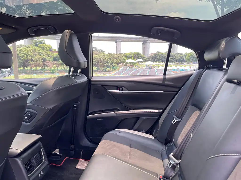 Toyota Camry 2025 — фото 27