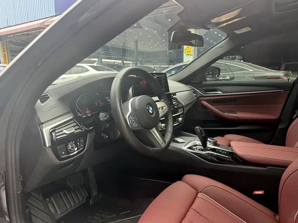 BMW 5 Series 2023 — фото 11