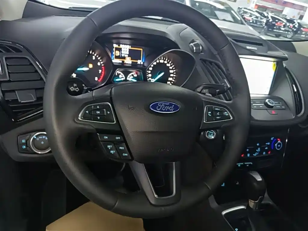 Ford Kuga 2017 — фото 11