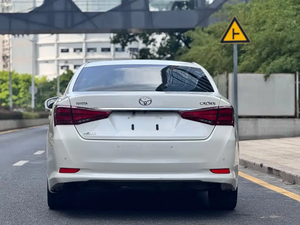 Toyota Crown 2016 — фото 7