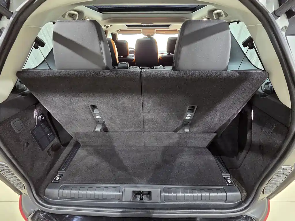 Land Rover Discovery 2018 — фото 12