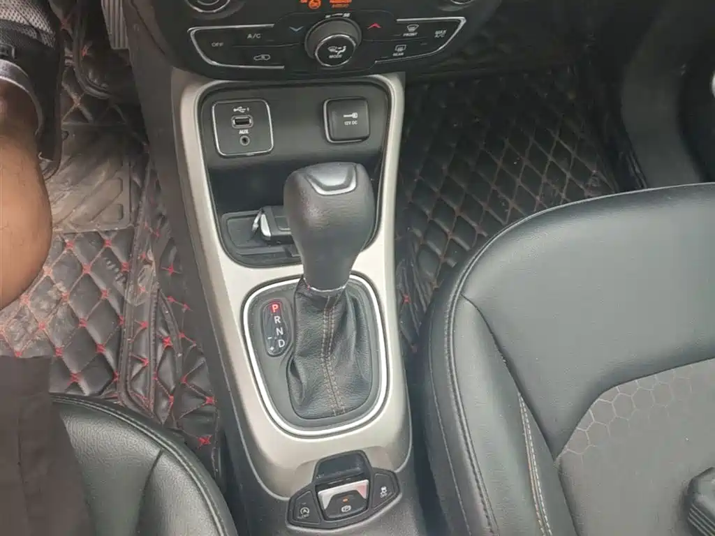 Jeep Compass 2020 — фото 14