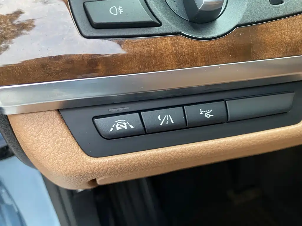 BMW 7 Series 2013 — фото 19