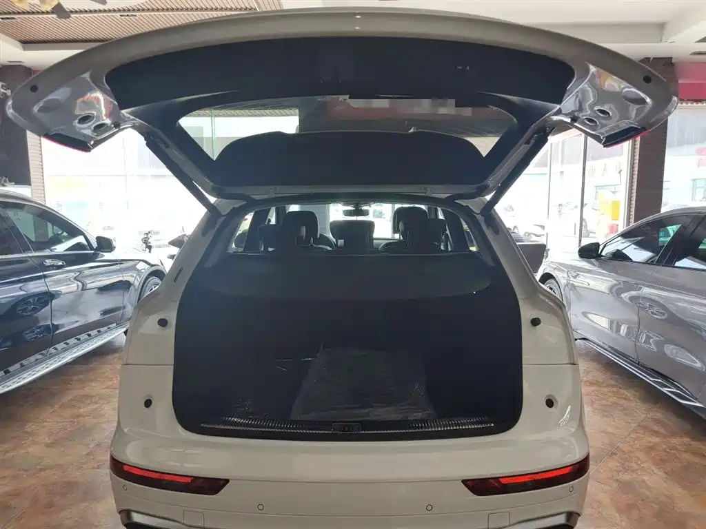Audi Q5L 2023 — фото 15