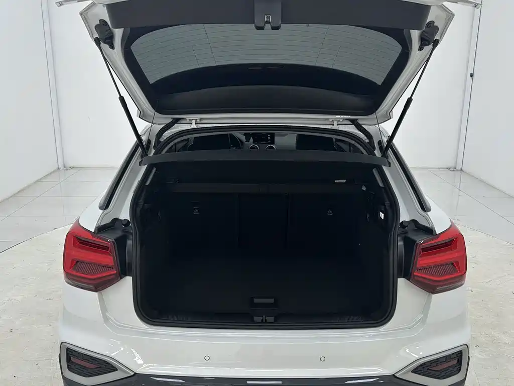 Audi Q2L 2023 — фото 15