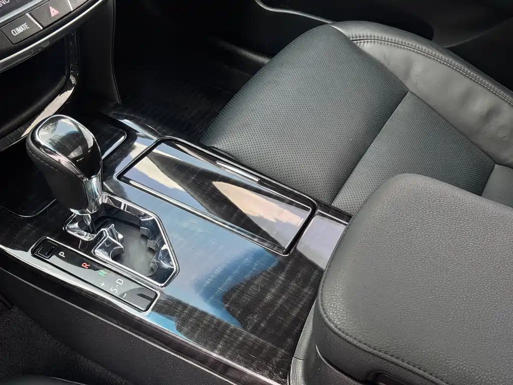 Toyota Crown 2016 — фото 16