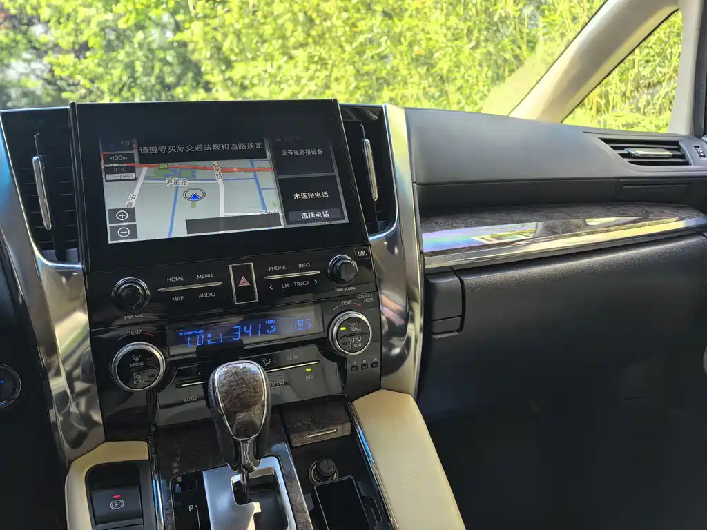 Toyota Alphard 2021 — фото 25
