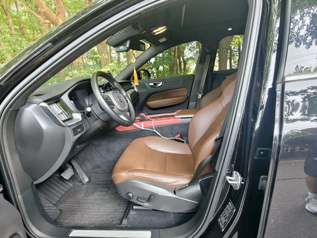 Volvo XC60 2025 — фото 11
