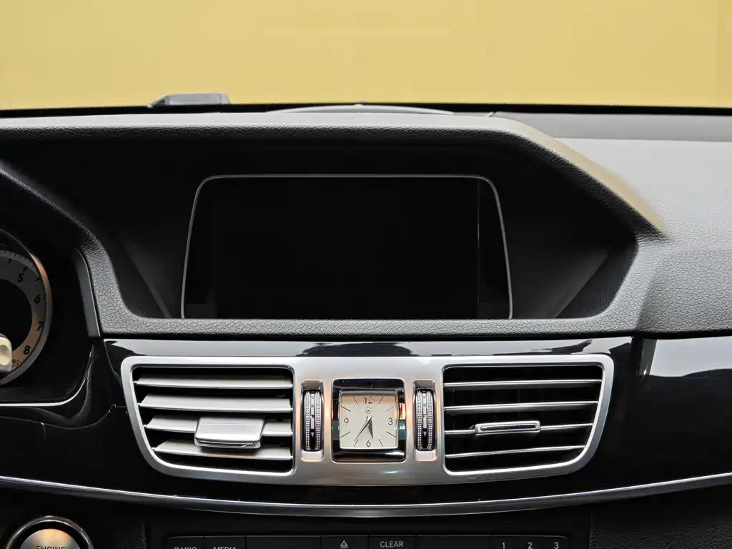 Mercedes-Benz E-Class 2015 — фото 16