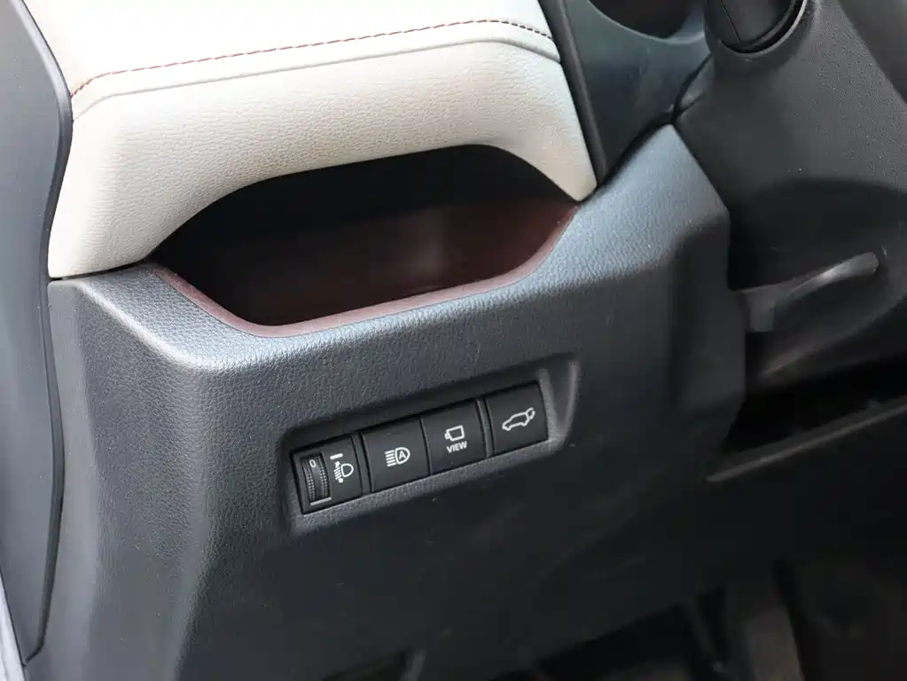 Toyota RAV4 2020 — фото 12