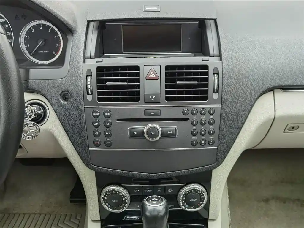 Mercedes-Benz C-Class 2010 — фото 12
