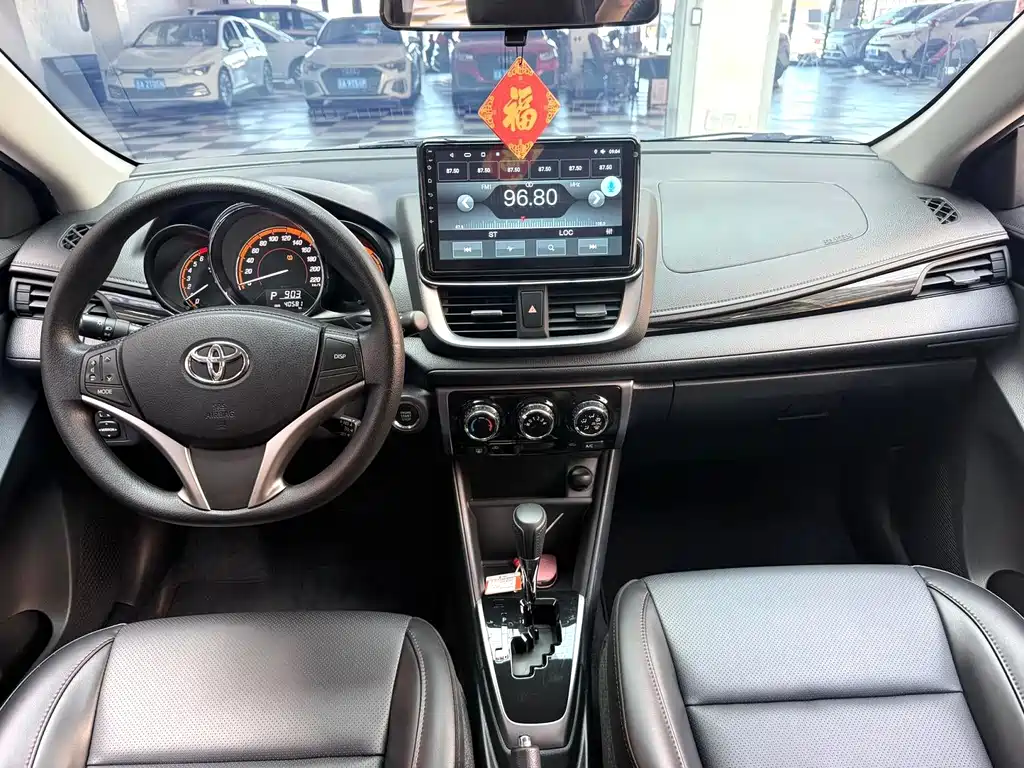 Toyota Yaris L 2022 — фото 11